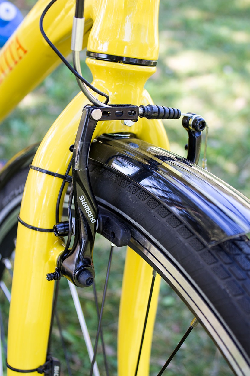 Efficient v-brakes on trekking comfort bikes for rent