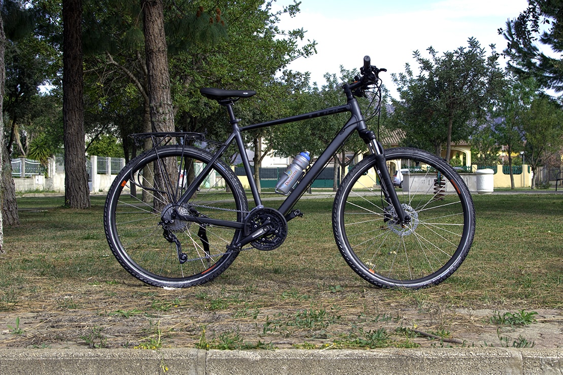 trekking-bike-naked-min Cube trekking bike per il noleggio