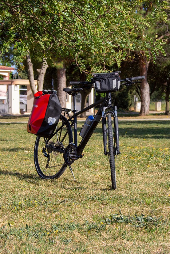 trekking-bikes-front-panniers-verticale-2019-min Trekking sport bikes cube 2019 for hire